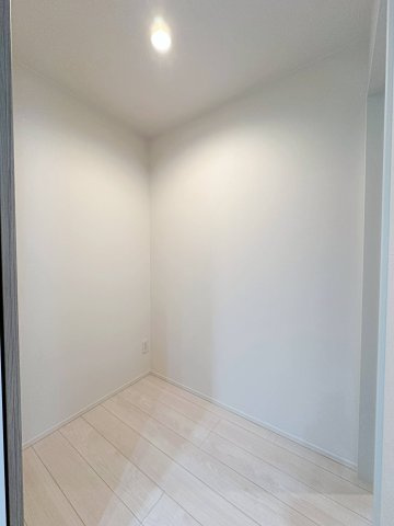 安佐南区伴東8丁目 No.1の収納|パントリー収納としてや、ファミリークローゼットとしても活用できる収納スペースです☆