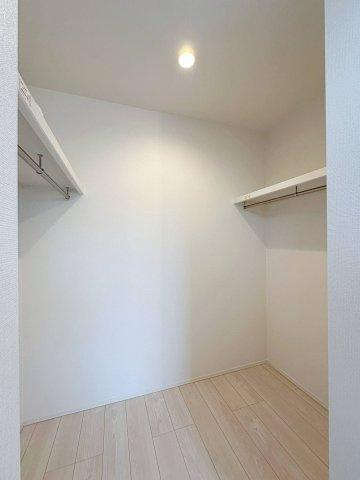 安佐南区伴東8丁目 No.1の収納|全居室収納☆
7帖の主寝室はたくさん収納できるウォークインクローゼットです♪