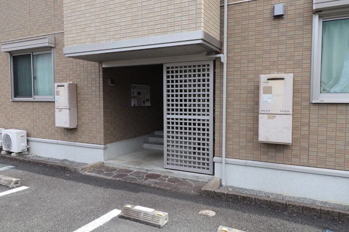 グランドソレイユ（山室）　B棟のエントランス