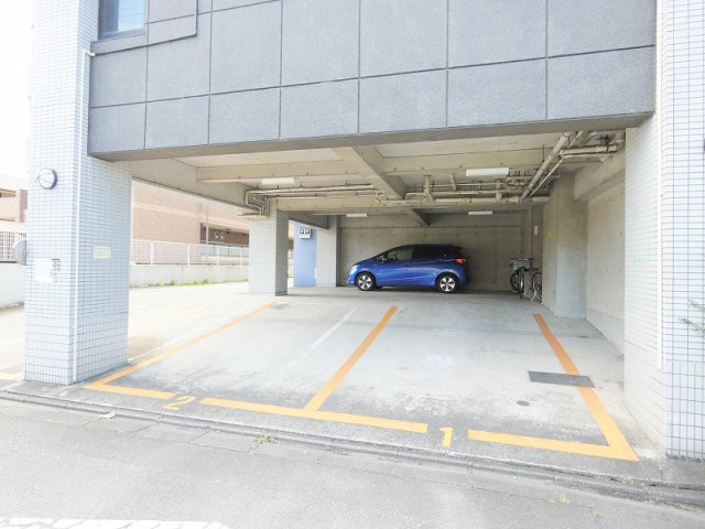 パークサイド石坂の駐車場