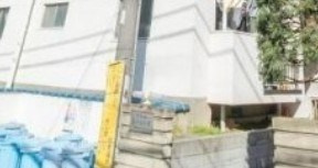 中野弥生町ローヤルコーポのエントランス