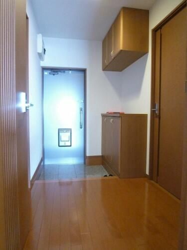 グリーングラスＳの玄関