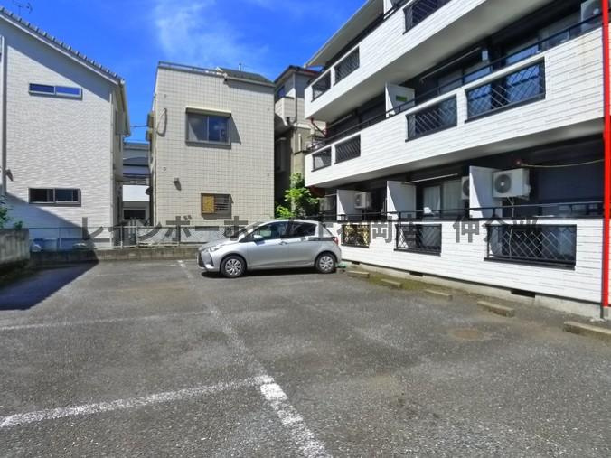 ポルシェ鶴ヶ島の駐車場|駐車場があります
