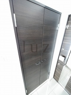プレミアムキューブ横浜ドゥの玄関