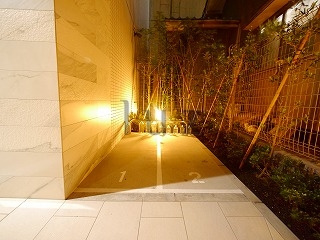 プレミアムキューブ横浜ドゥのエントランス