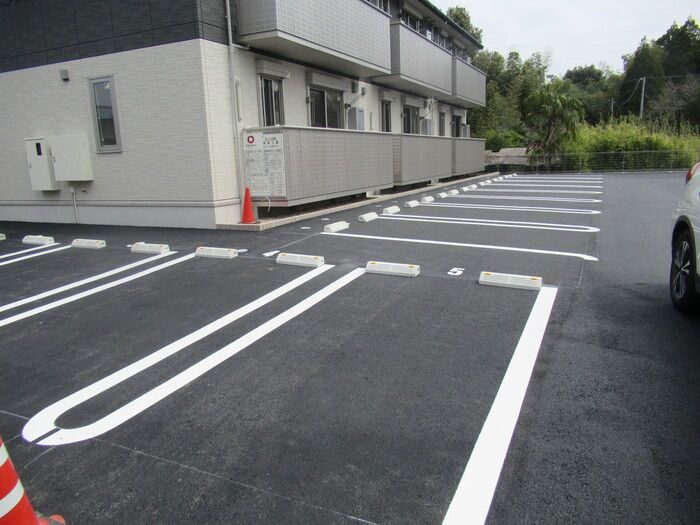 ソフィア西梶尾の駐車場