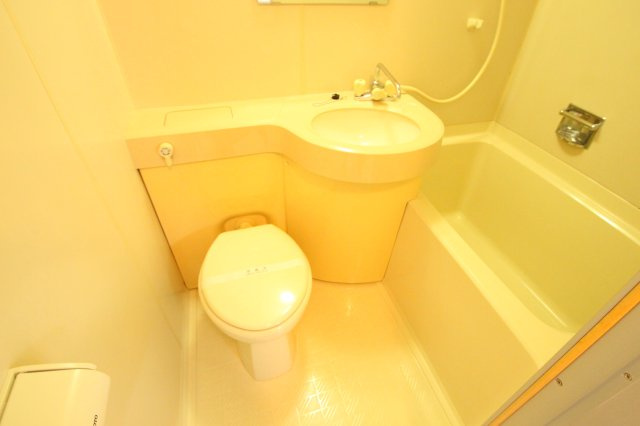 ロイヤルアーク八戸ノ里の浴室|違うお部屋の写真になります。