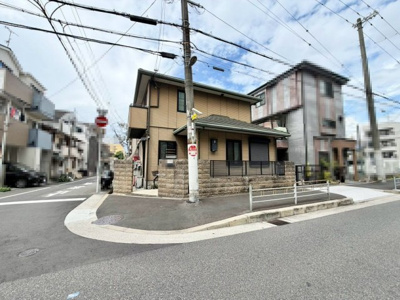 【前面道路含む現地写真】 | 御崎１丁目　中古戸建 | 【ＬＤＫ約１１．５帖】ゆとりあるリビングに家族の時間も増えますね♪