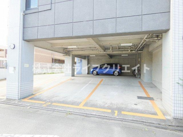 パークサイド石坂の駐車場