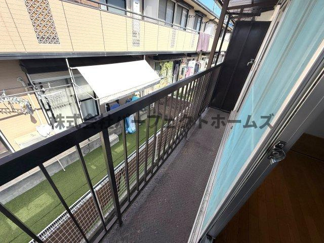 友田ハイツⅡのバルコニー|暖かな日差しのふりそそぐバルコニー
