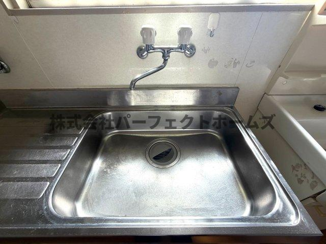 友田ハイツⅡのキッチン|コンパクトなキッチンで掃除もラクラク