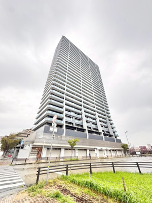 【外観】 | シティタワーグラン須磨鷹取 | 現在ご返済中のカーローン・カードローン・教育ローンなどを住宅ローンに一本化したり、家具家電購入費用・引越し費用を住宅ローンと組み合わせるなど、お客さまにメリットの多い住宅ローンのご提案が可能です。