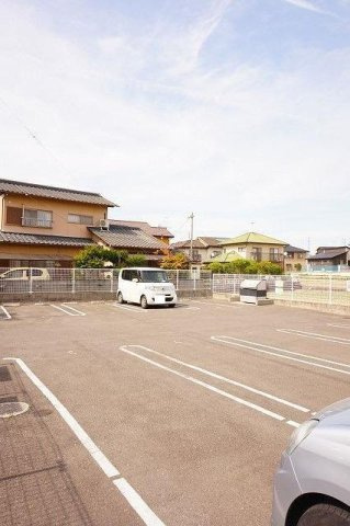 プリムローズ　ノユルの駐車場|駐車スペースもあります
