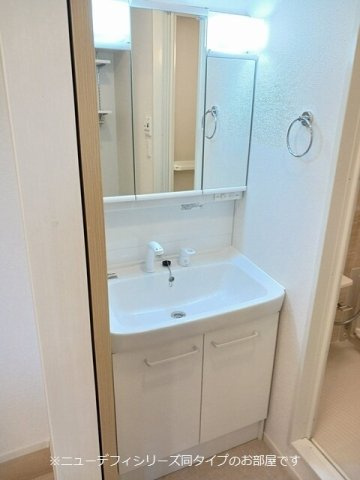 カーサ　福岡　Ⅲの洗面所|脱衣スペースもあります