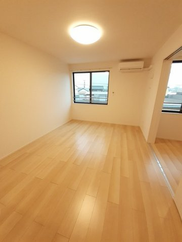 ボヌール柞原Ａの居間・リビング|ゆったりとした居間です