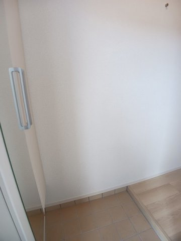 オリーブ坂本　Ｂの玄関|収納もある玄関です