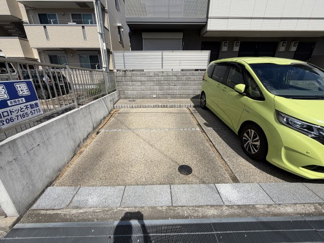 シャーメゾンＴＯＡ若王寺の駐車場