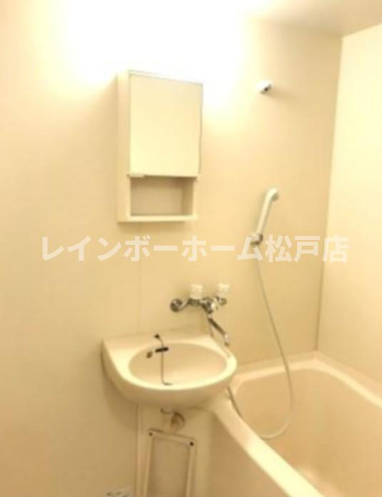 仲介手数料（賃料の1.10ヵ月）の50％OFF対象物件！の浴室