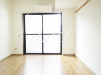 【居間・リビング】 | キャピタルヒロ | 洋室のお部屋です。