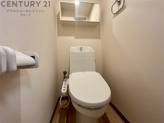 温水洗浄便座付きのトイレです♪