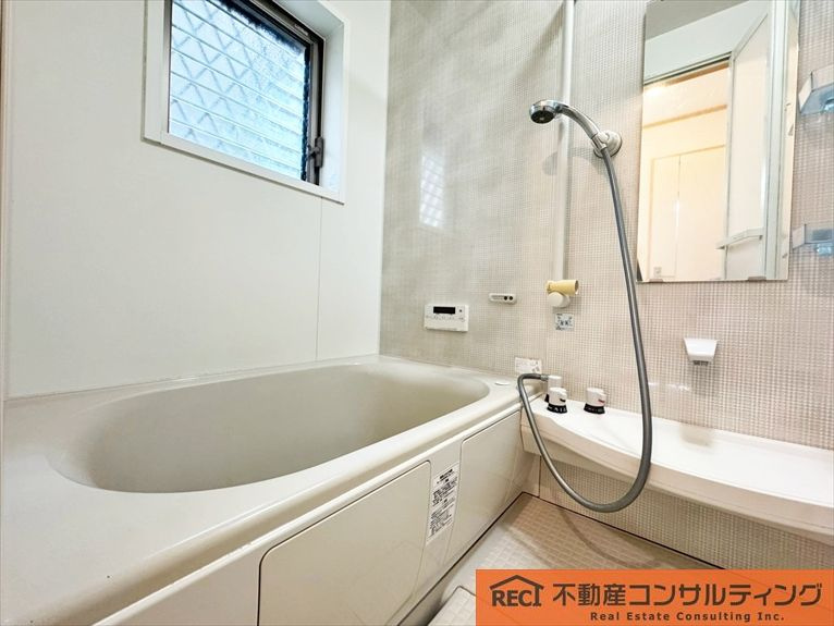 西宮市宮前町　中古戸建の浴室