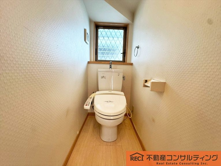 西宮市宮前町　中古戸建のトイレ