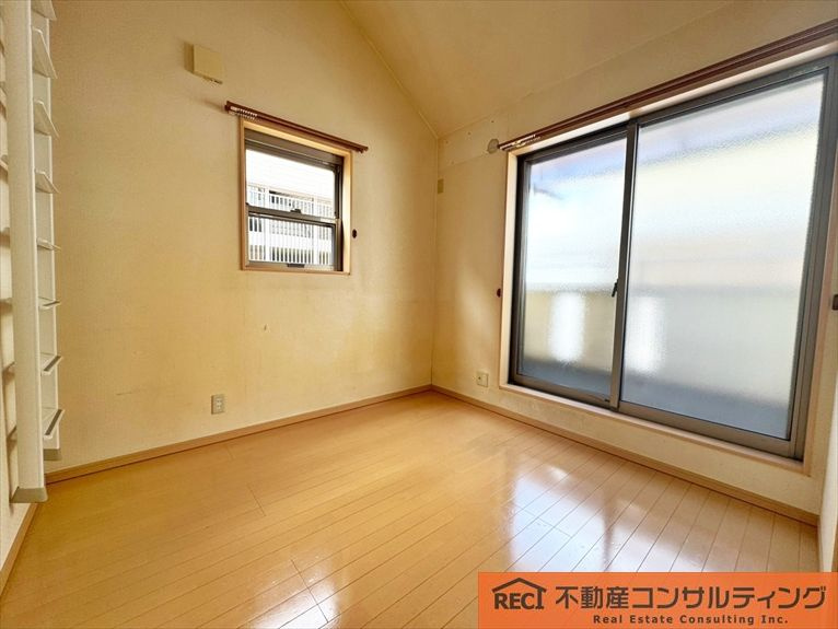西宮市宮前町　中古戸建の洋室