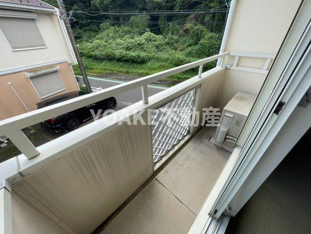 綾瀬市寺尾台４丁目のアパートのバルコニー