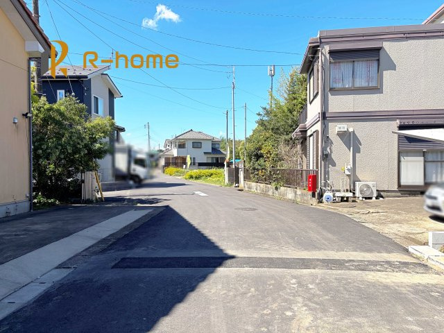 牛久市田宮町29期　新築戸建て　1号棟の前面道路含む現地写真|『今から見たい！』大歓迎です♪
お気軽にＲ－ｈomeまでお問い合わせください。