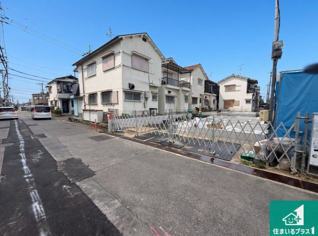 ◆堺市美原区阿弥　新築一戸建ての前面道路含む現地写真|周辺は落ち着いた街並みの住宅地！子育てがしやすい住環境です！まだ未完成ですが、現地でしかわからない事もございます。是非一度ご覧ください。