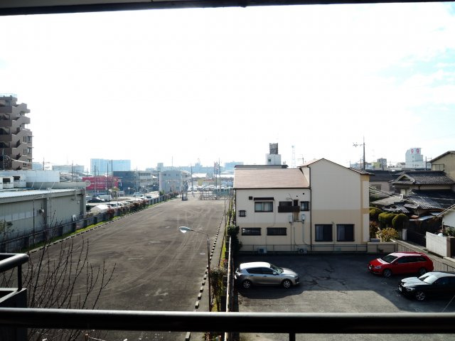 トレンディア松原の駐車場