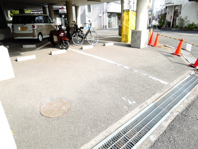 トレンディア松原の駐車場