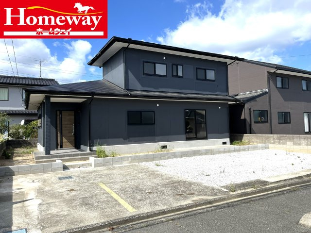 【外観】 | 仲介手数料無料！厚南小学校に通えるリフォーム済み中古住宅　宇部市東際波台５丁目 | かわいいお家になって誕生しました
