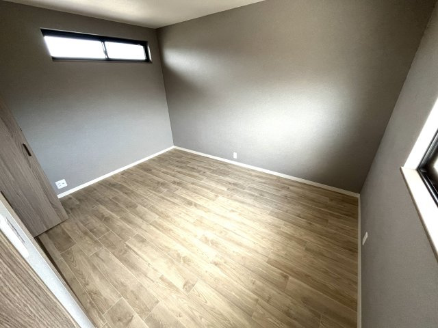 【洋室】 | 仲介手数料無料！厚南小学校に通えるリフォーム済み中古住宅　宇部市東際波台５丁目 | 個人の部屋や寝室として使える洋室です