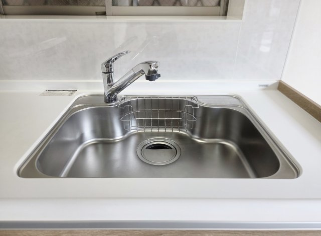 練馬区高松1丁目のキッチン|便利な浄水器を装備しています