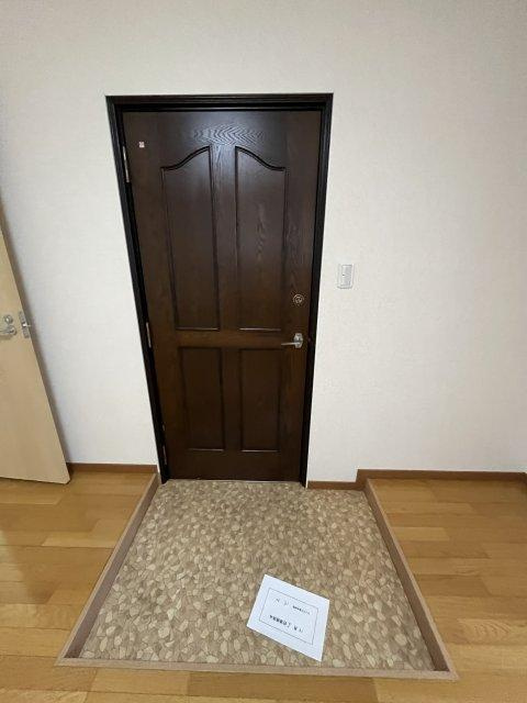 ハイツ志染の玄関