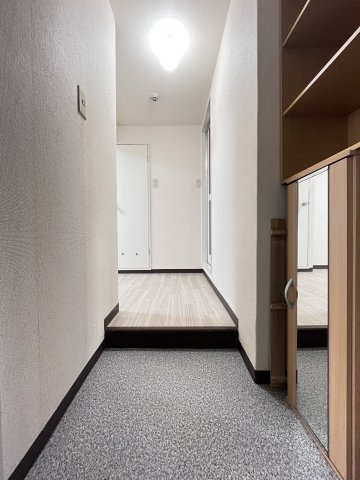 大阪市都島区都島本通５丁目の賃貸マンションの玄関