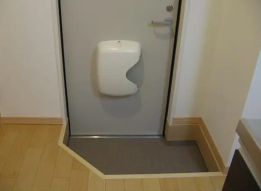 アンビシャス上大岡の玄関