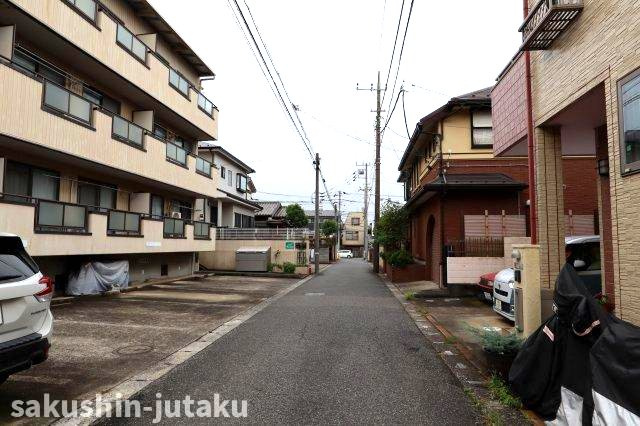 本大久保２丁目　再生住宅の前面道路含む現地写真|南西側約４ｍ道路面