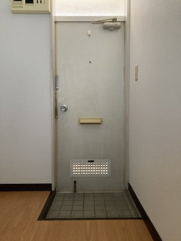 コーポ喜八の玄関