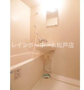 流山市西松ケ丘１丁目のアパートの浴室