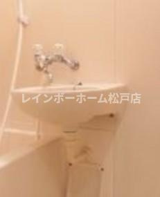 流山市西松ケ丘１丁目のアパートの洗面所