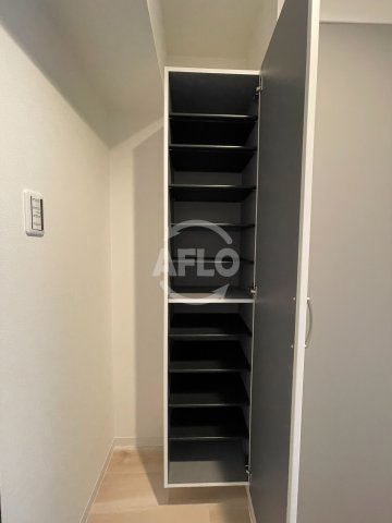 MAISON PREMIER UMEDA NORTH　豊崎東小学区の収納|MAISON PREMIER UMEDA NORTH　シューズボックス