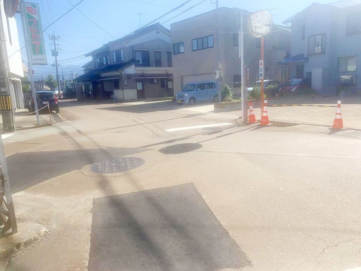 売地№312 田中町の前面道路含む現地写真