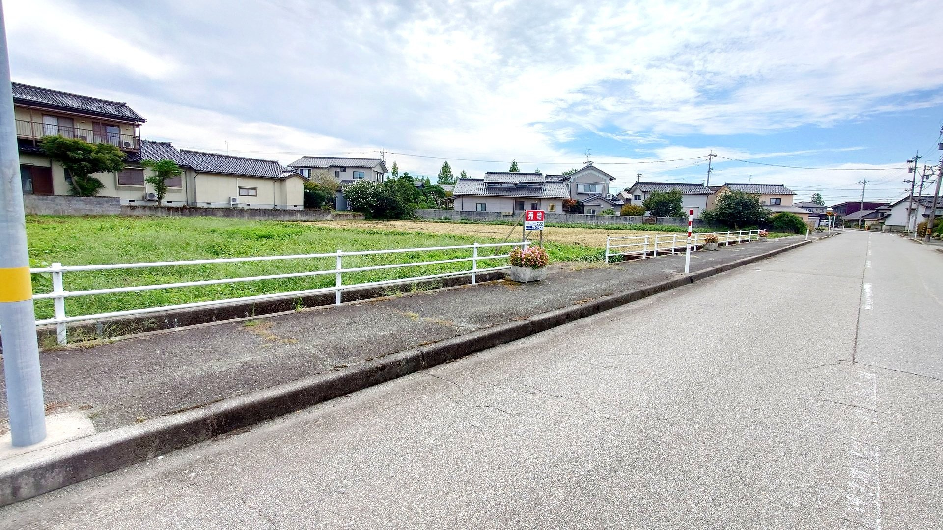 売地№604 柳原の前面道路含む現地写真