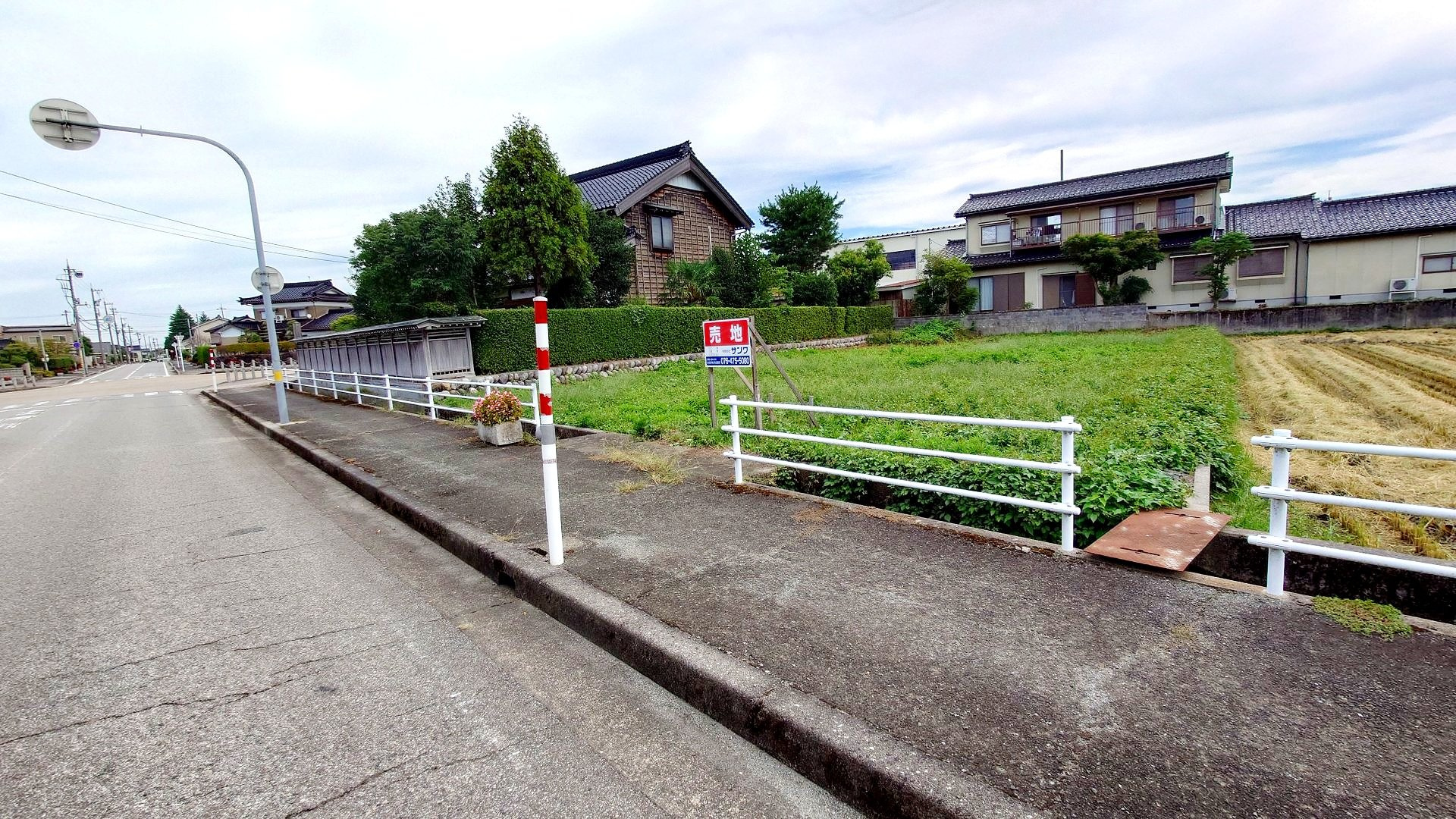 売地№604 柳原の前面道路含む現地写真
