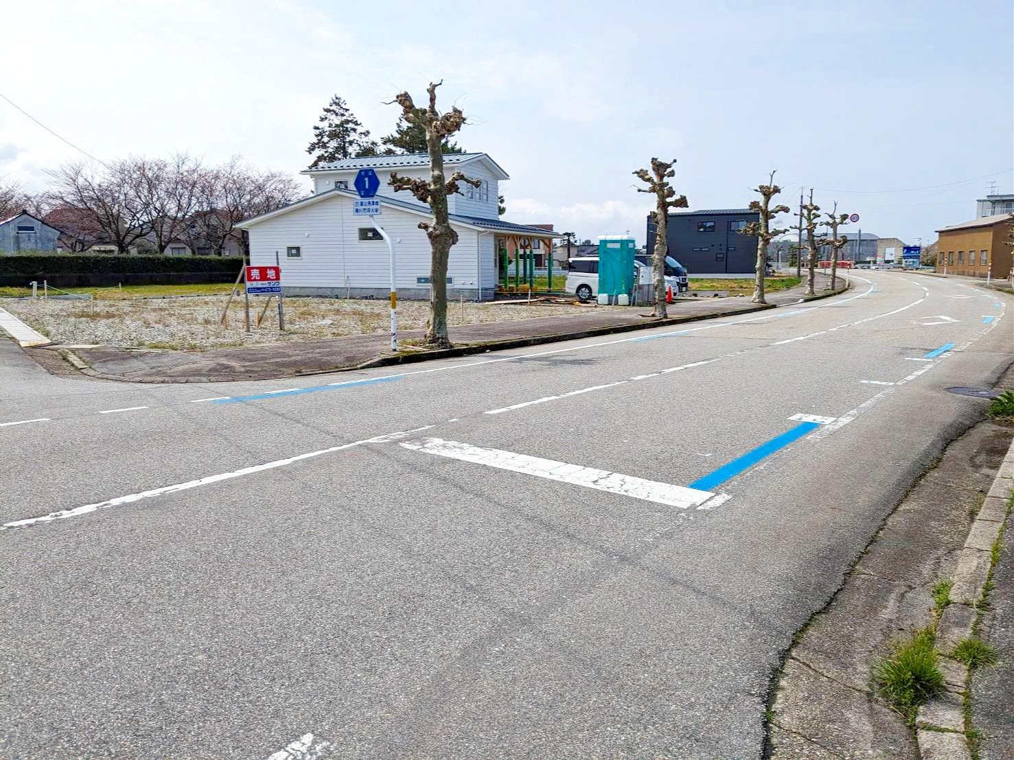 売地No.212 坪川新の前面道路含む現地写真