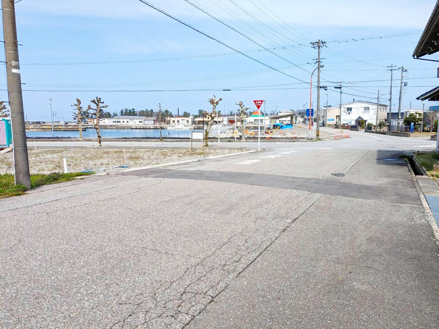 売地No.212 坪川新の前面道路含む現地写真