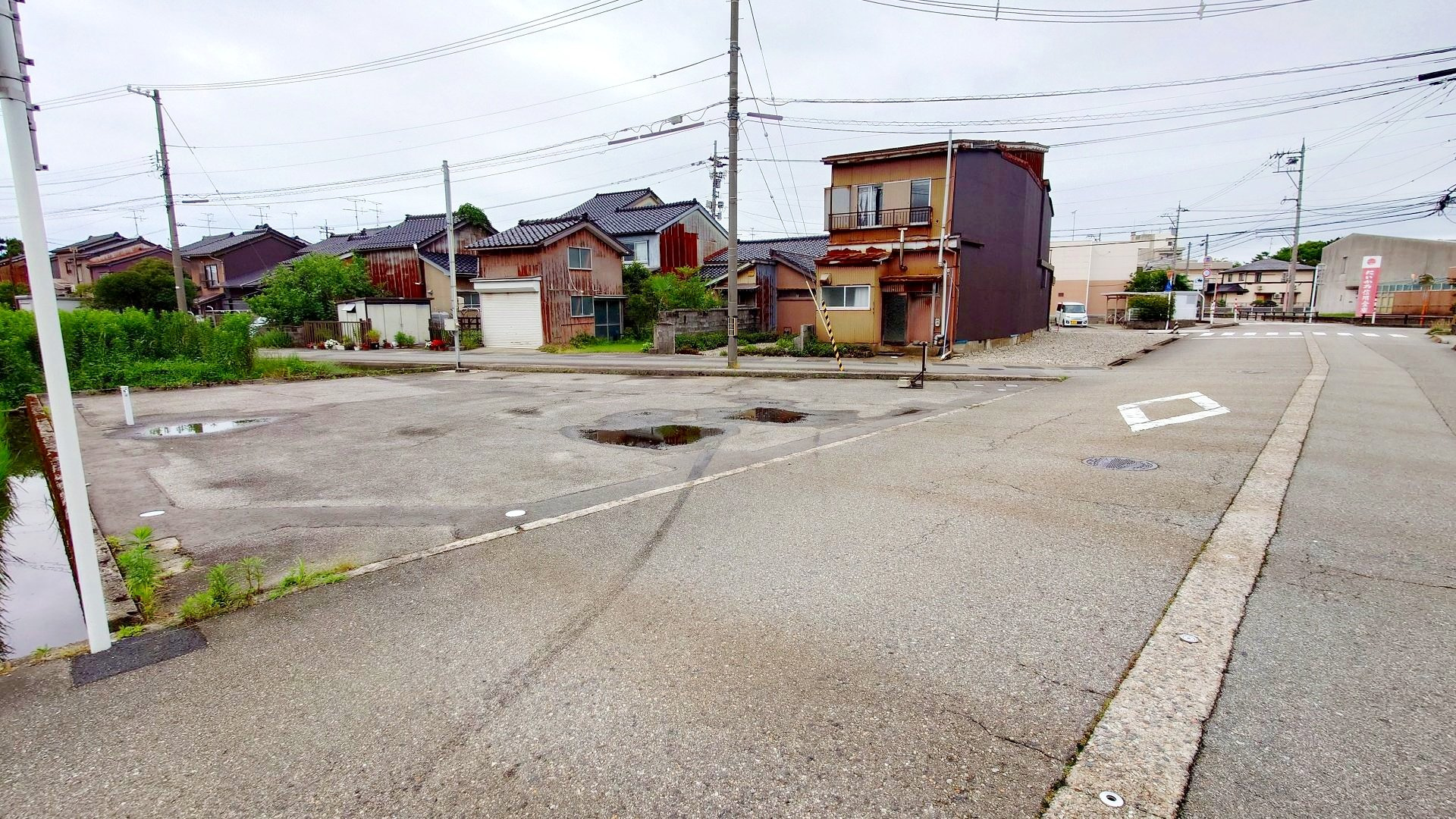 売地№314 加島町の前面道路含む現地写真