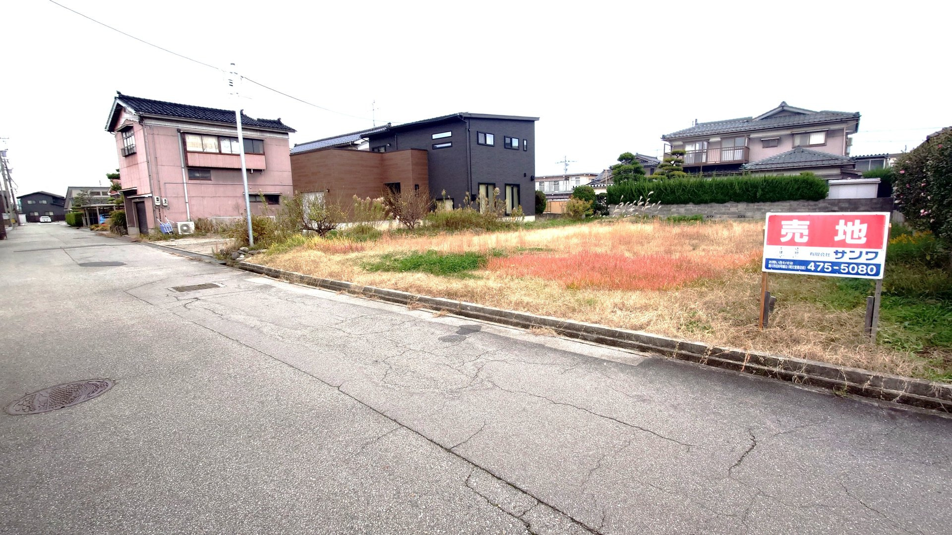 売地No.303 田中新町の前面道路含む現地写真